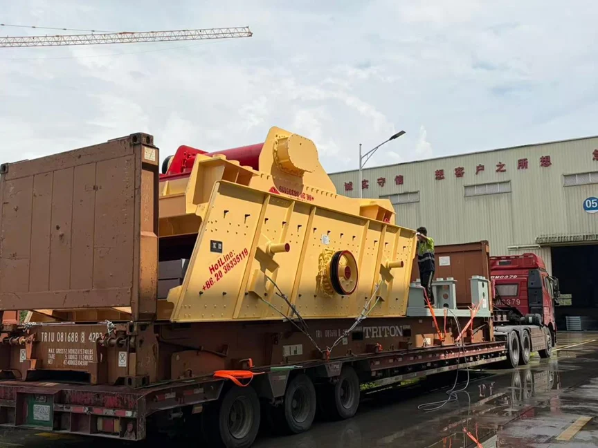 Leimeng YKJ vibrating screen loaded for aggregate production project