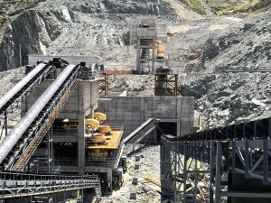 DH780 single-cylinder hydraulic cone crusher and HPY500B multi-cylinder hydraulic cone crusher used in Leimeng tuff aggregate production line in Gansu.