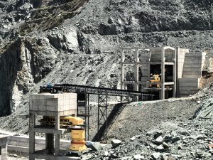 Primary crushing station at Leimeng Gansu tuff aggregate project with conveyors and crushing equipment on site.